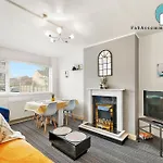 Private 2Bed-Parking & Garden-By Fabaccommodation