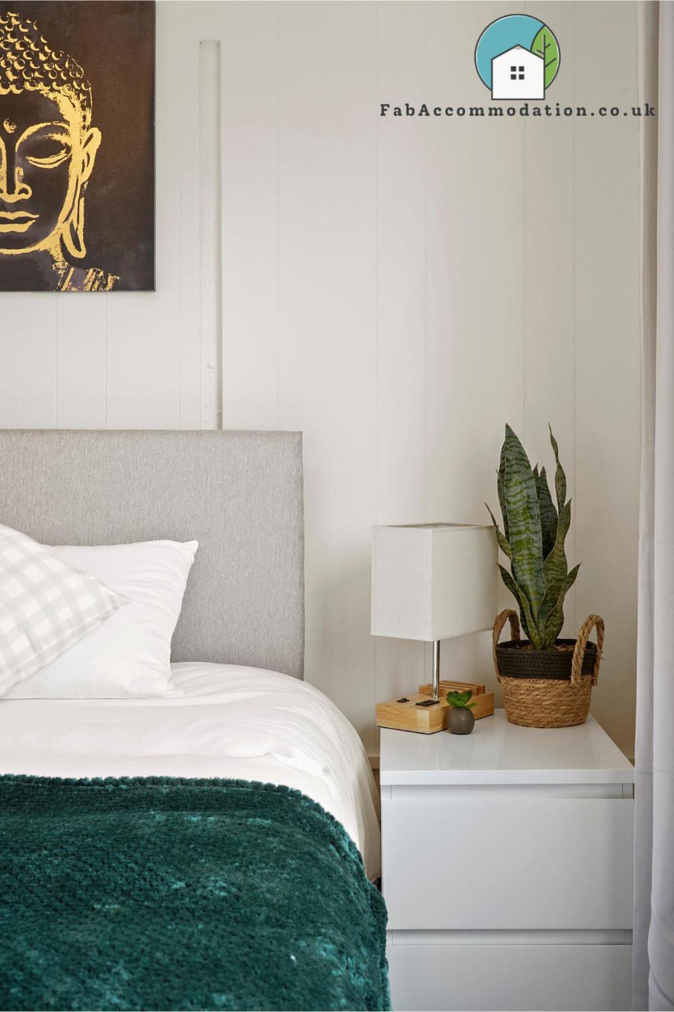Private 2bed-parking & Garden-by Fabaccommodation Apartment *