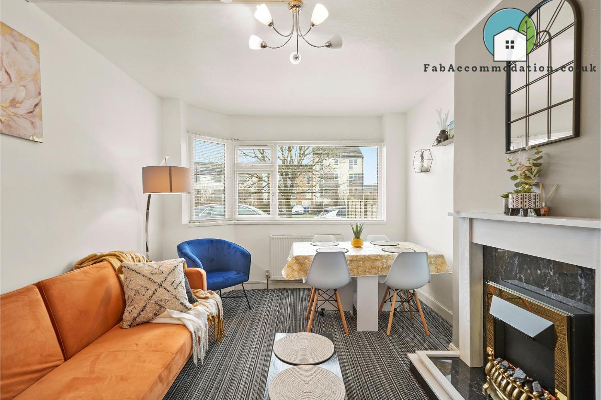 Private 2bed-parking & Garden-by Fabaccommodation * Bristol