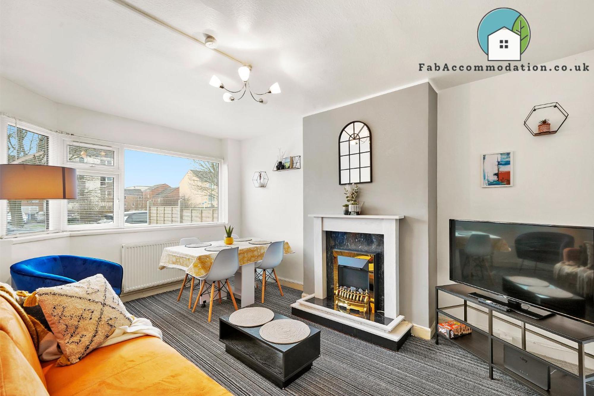 Private 2bed-parking & Garden-by Fabaccommodation Apartment Bristol