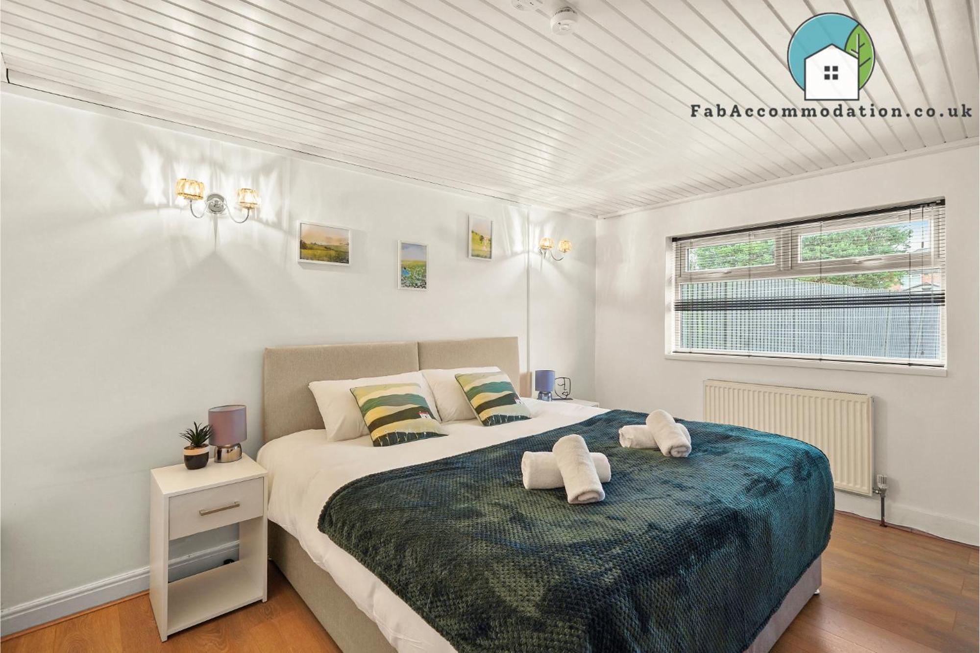 Apartment Private 2bed-parking & Garden-by Fabaccommodation